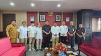 Olly-ysk-sulut Gubernur Olly Dondokambey bersama Yulius Selvanus Komaling dan tim dalam suatu waktu.